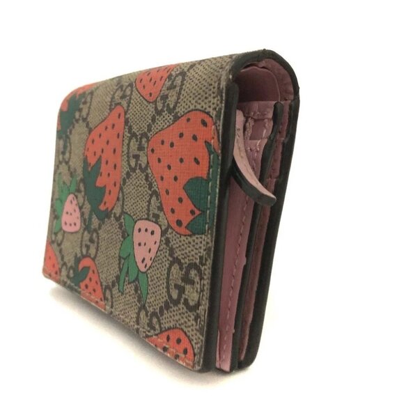 GUCCI GG Supreme Strawberry Print PVC Bifold Wallet Beige/2BF1607 - Picture 2 of 8